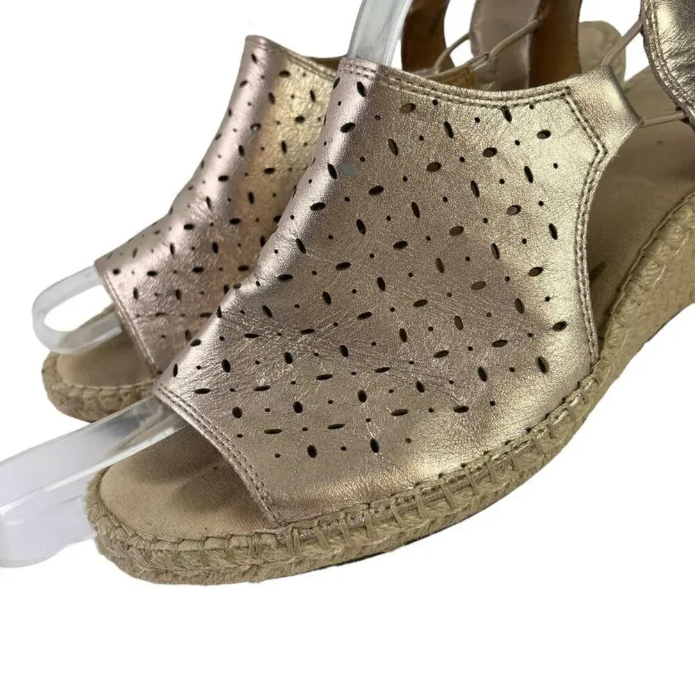 Clarks Artisan Espadrille Wedge Slingback Sandals Gold Perforated Shoes sz 9.5 W